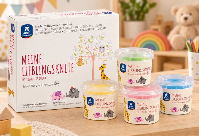 Vier Dosen MEINE LIEBLINGSKNETE neben bunten Knetfiguren